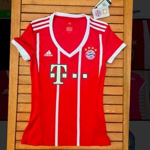 Bayern Munich 17/18 home jersey